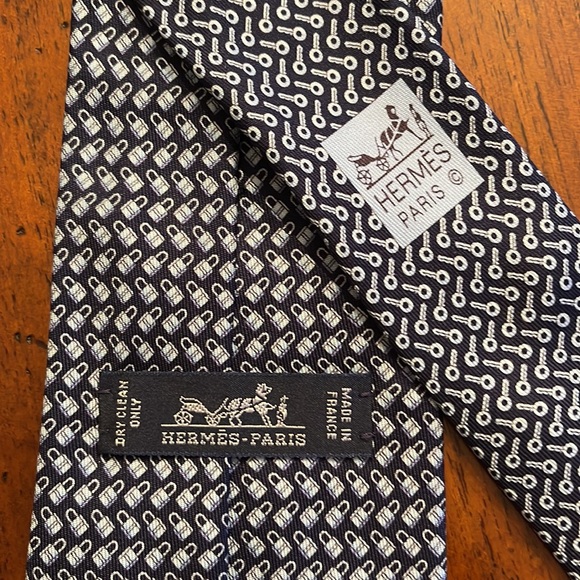 Hermès tie in EUC - Picture 2 of 2